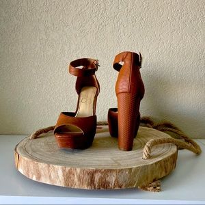 Jessica Simpson heels